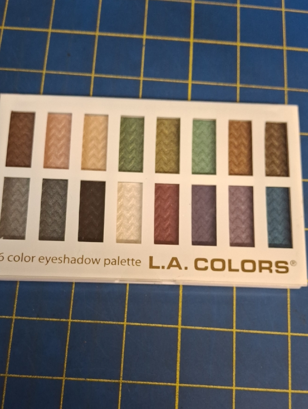 L.A. COLORS 16-Color Eyeshadow Palette New Sealed